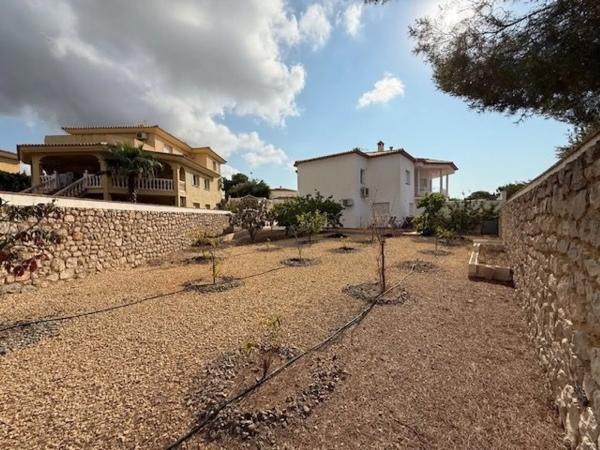 Casa independiente en calle Oslo, 3