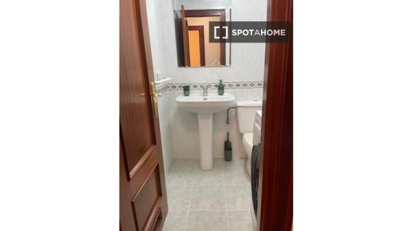 Apartamento de 2 dormitorios en alquiler en Oviedo, España