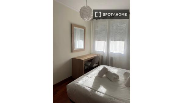 Apartamento de 2 dormitorios en alquiler en Oviedo, España