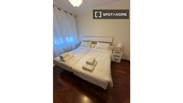 Apartamento de 2 dormitorios en alquiler en Oviedo, España