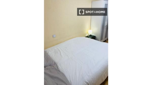 Zimmer in einer 5-Bett-WG in Entrevías, Madrid zu vermieten