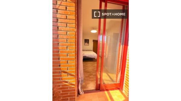 Room in shared 5-bed for rent in Entrevías, Madrid