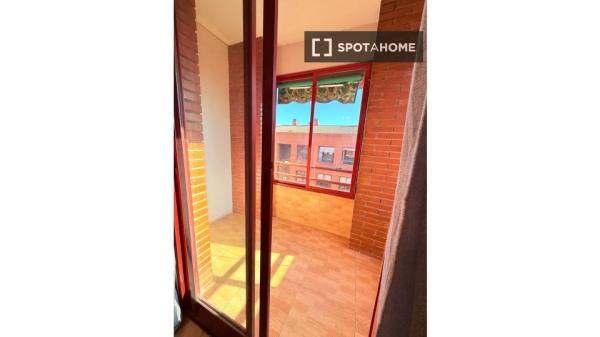 Room in shared 5-bed for rent in Entrevías, Madrid