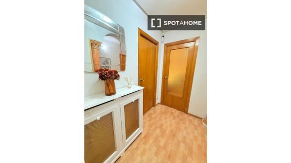 Room in shared 5-bed for rent in Entrevías, Madrid