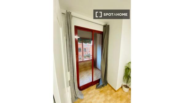 Habitación compartida de 5 habitaciones en alquiler en Entrevías, Madrid