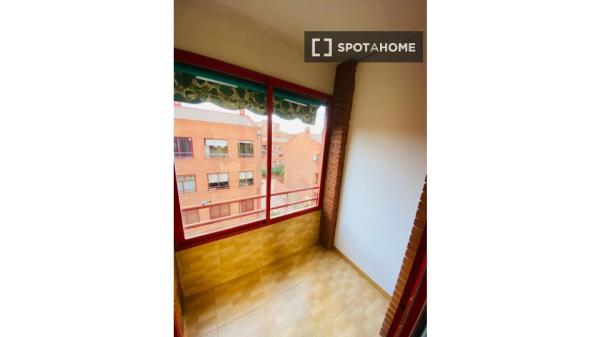 Habitación compartida de 5 habitaciones en alquiler en Entrevías, Madrid