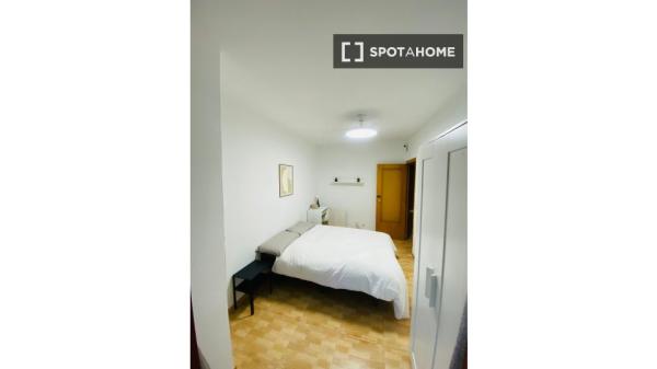 Habitación compartida de 5 habitaciones en alquiler en Entrevías, Madrid