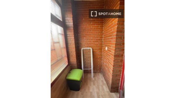 Habitación compartida de 5 habitaciones en alquiler en Entrevías, Madrid