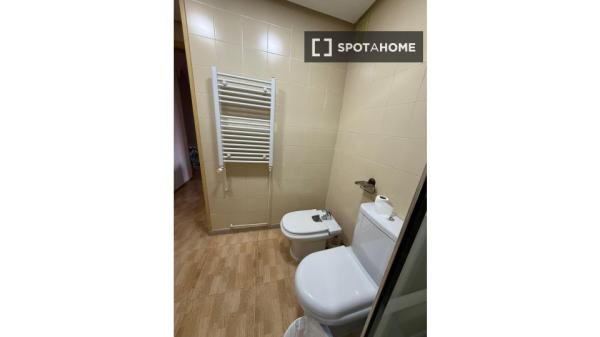 Habitación compartida de 5 habitaciones en alquiler en Entrevías, Madrid