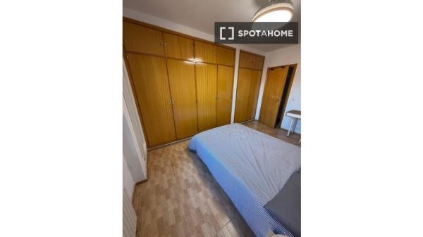 Habitación compartida de 5 habitaciones en alquiler en Entrevías, Madrid