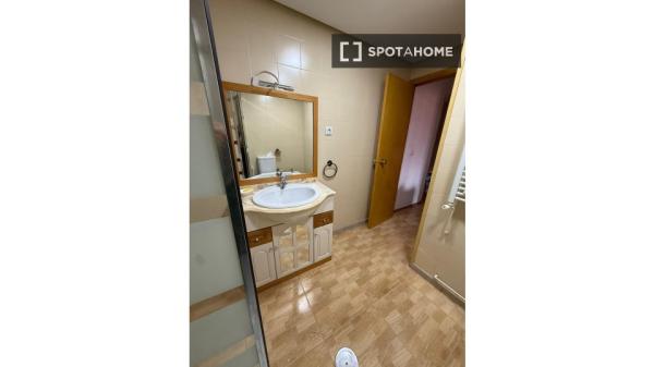 Habitación compartida de 5 habitaciones en alquiler en Entrevías, Madrid