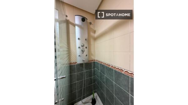 Habitación compartida de 5 habitaciones en alquiler en Entrevías, Madrid