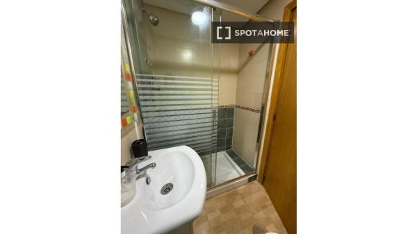 Habitación compartida de 5 habitaciones en alquiler en Entrevías, Madrid