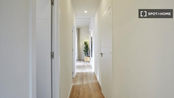 Piso de 2 habitaciones en alquiler en El Raval, Barcelona.