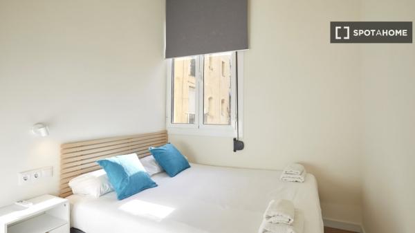 Piso de 2 habitaciones en alquiler en El Raval, Barcelona.