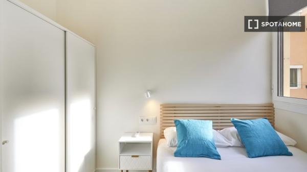 Piso de 2 habitaciones en alquiler en El Raval, Barcelona.