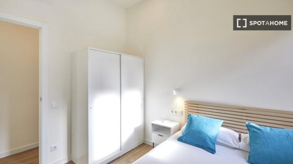 Piso de 2 habitaciones en alquiler en El Raval, Barcelona.