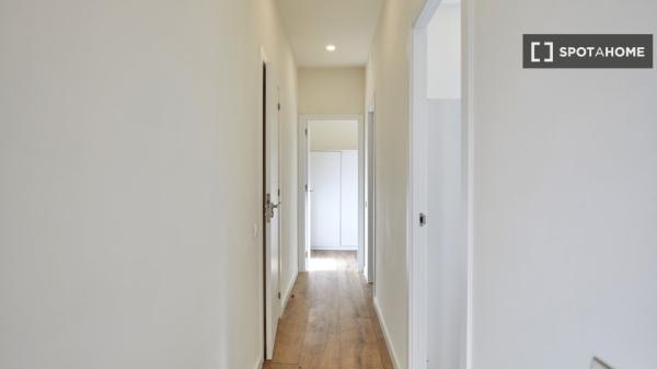 Piso de 2 habitaciones en alquiler en El Raval, Barcelona.