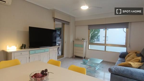 Piso de 3 habitaciones en alquiler en El Campello, Alicante