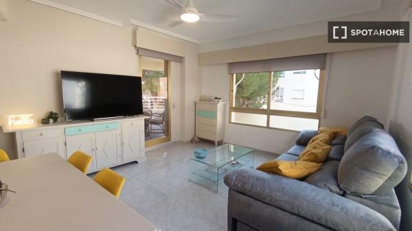 Piso de 3 habitaciones en alquiler en El Campello, Alicante