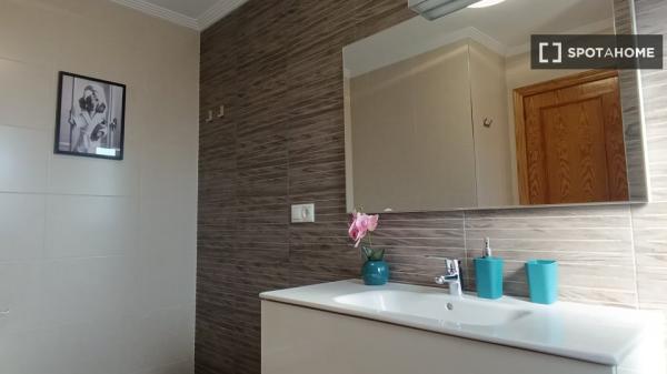 Piso de 3 habitaciones en alquiler en El Campello, Alicante