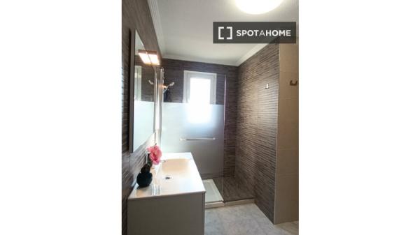 Piso de 3 habitaciones en alquiler en El Campello, Alicante