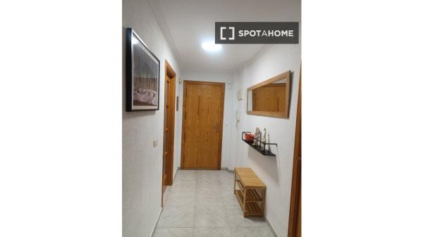 Piso de 3 habitaciones en alquiler en El Campello, Alicante