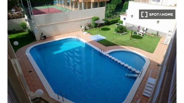 Piso de 3 habitaciones en alquiler en El Campello, Alicante