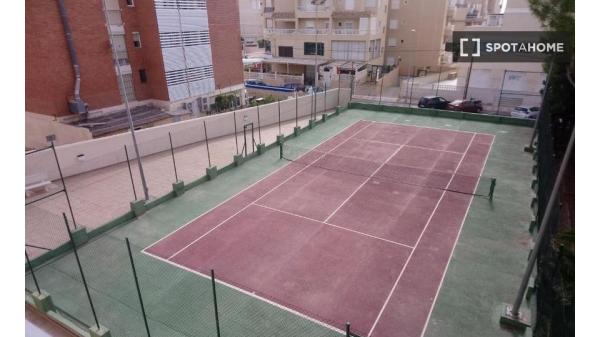 Piso de 3 habitaciones en alquiler en El Campello, Alicante