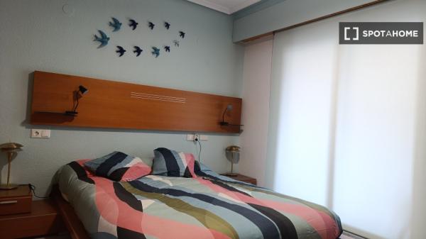 Piso de 3 habitaciones en alquiler en El Campello, Alicante