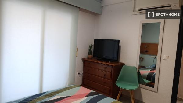 Piso de 3 habitaciones en alquiler en El Campello, Alicante