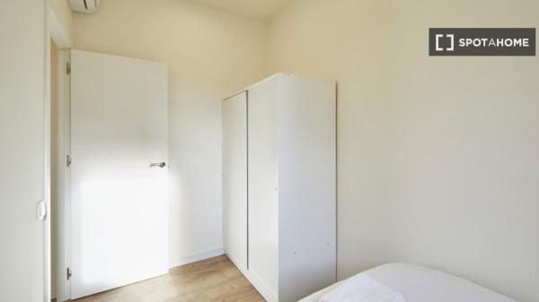 Piso de 2 habitaciones en alquiler en El Raval, Barcelona.