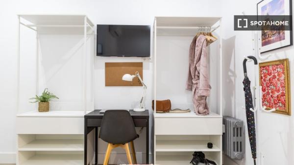 Room in a shared apartment for rent in Universidad, Madrid