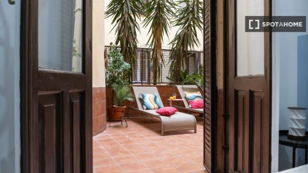 Room in a shared apartment for rent in Universidad, Madrid