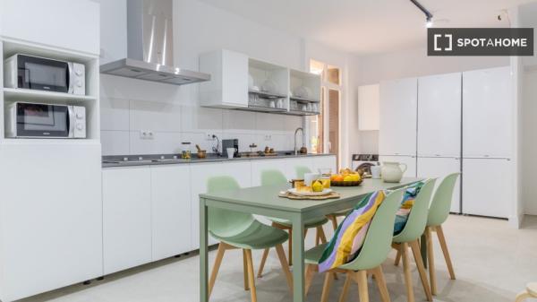 Room in a shared apartment for rent in Universidad, Madrid