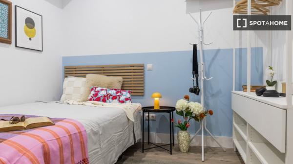Room in a shared apartment for rent in Universidad, Madrid