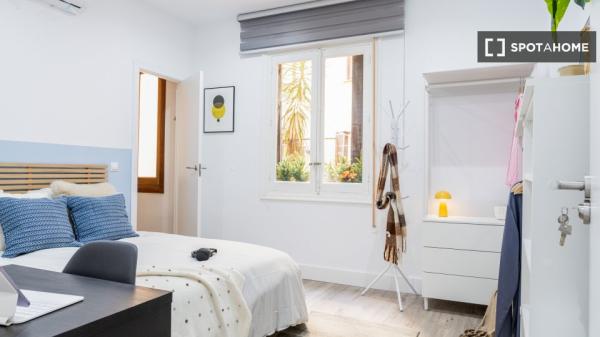 Room in a shared apartment for rent in Universidad, Madrid