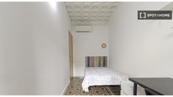 Pokój w mieszkaniu współdzielonym do wynajęcia w El Raval, Barcelona
