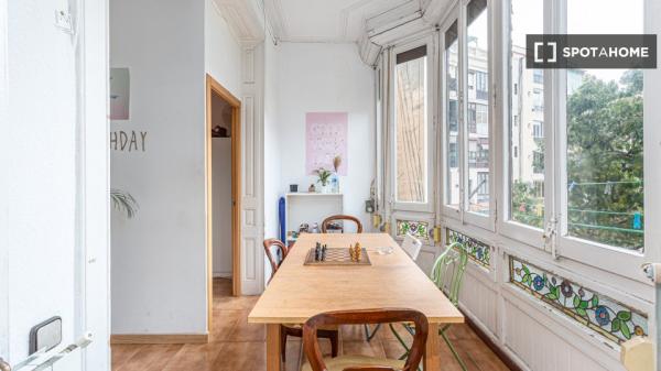 Pokój w 10-pokojowym mieszkaniu w Diagonal Mar w Barcelonie