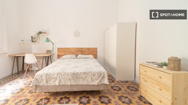 Habitación en piso compartido de 14 habitaciones, El Raval, Barcelona