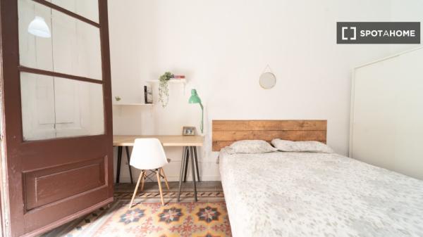 Habitación en piso compartido de 14 habitaciones, El Raval, Barcelona