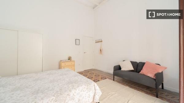 Habitación en piso compartido de 14 habitaciones, El Raval, Barcelona