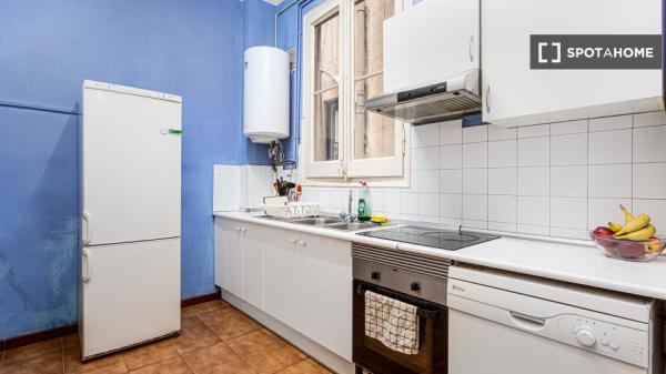 Pokój w 10-pokojowym mieszkaniu w Diagonal Mar w Barcelonie