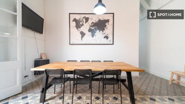 Habitación en piso compartido de 14 habitaciones, El Raval, Barcelona