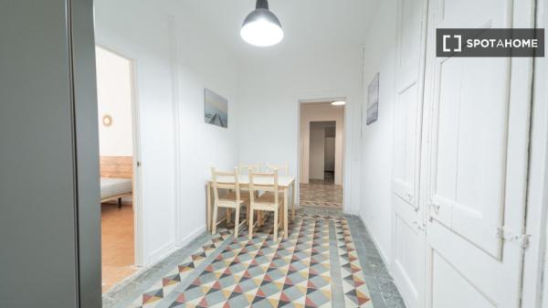 Habitación en piso compartido de 14 habitaciones, El Raval, Barcelona