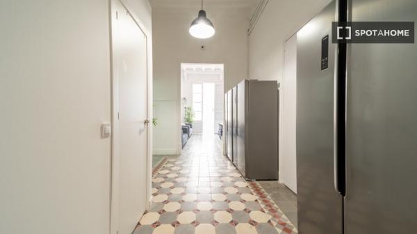 Habitación en piso compartido de 14 habitaciones, El Raval, Barcelona