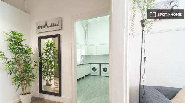 Habitación en piso compartido de 14 habitaciones, El Raval, Barcelona