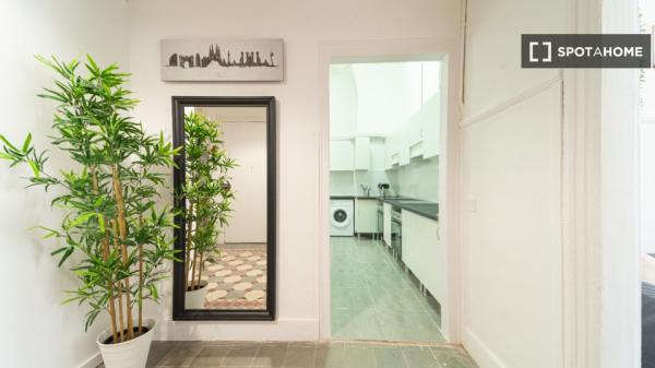Habitación en piso compartido de 14 habitaciones, El Raval, Barcelona