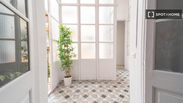 Habitación en piso compartido de 14 habitaciones, El Raval, Barcelona