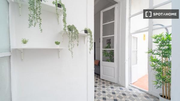 Habitación en piso compartido de 14 habitaciones, El Raval, Barcelona